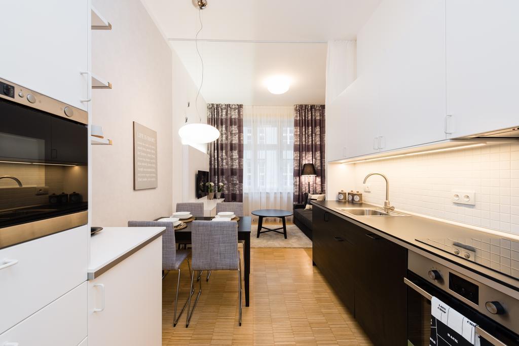Modern Apartment Charvatova Прага Екстериор снимка