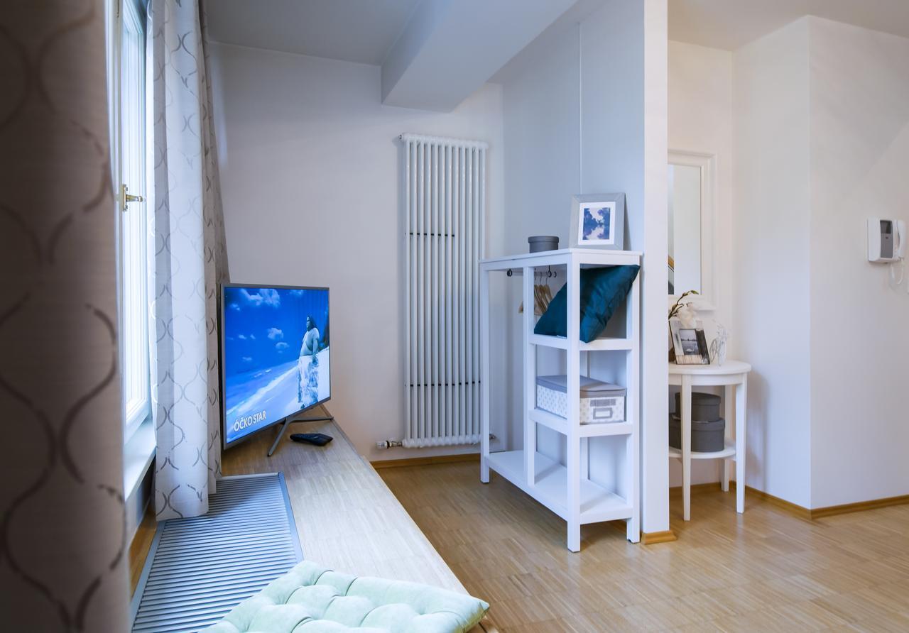 Modern Apartment Charvatova Прага Екстериор снимка