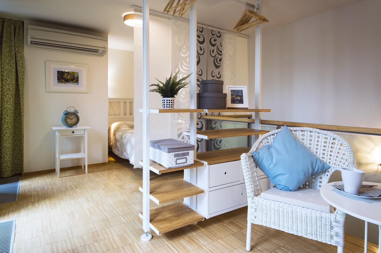 Modern Apartment Charvatova Прага Екстериор снимка