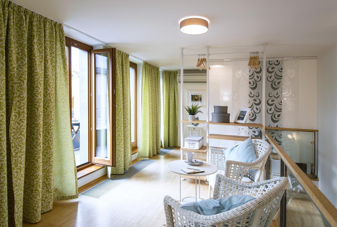 Modern Apartment Charvatova Прага Екстериор снимка