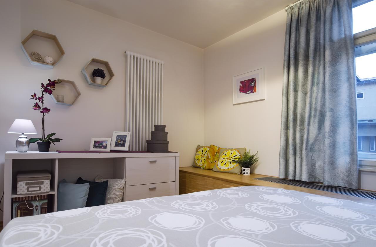 Modern Apartment Charvatova Прага Екстериор снимка