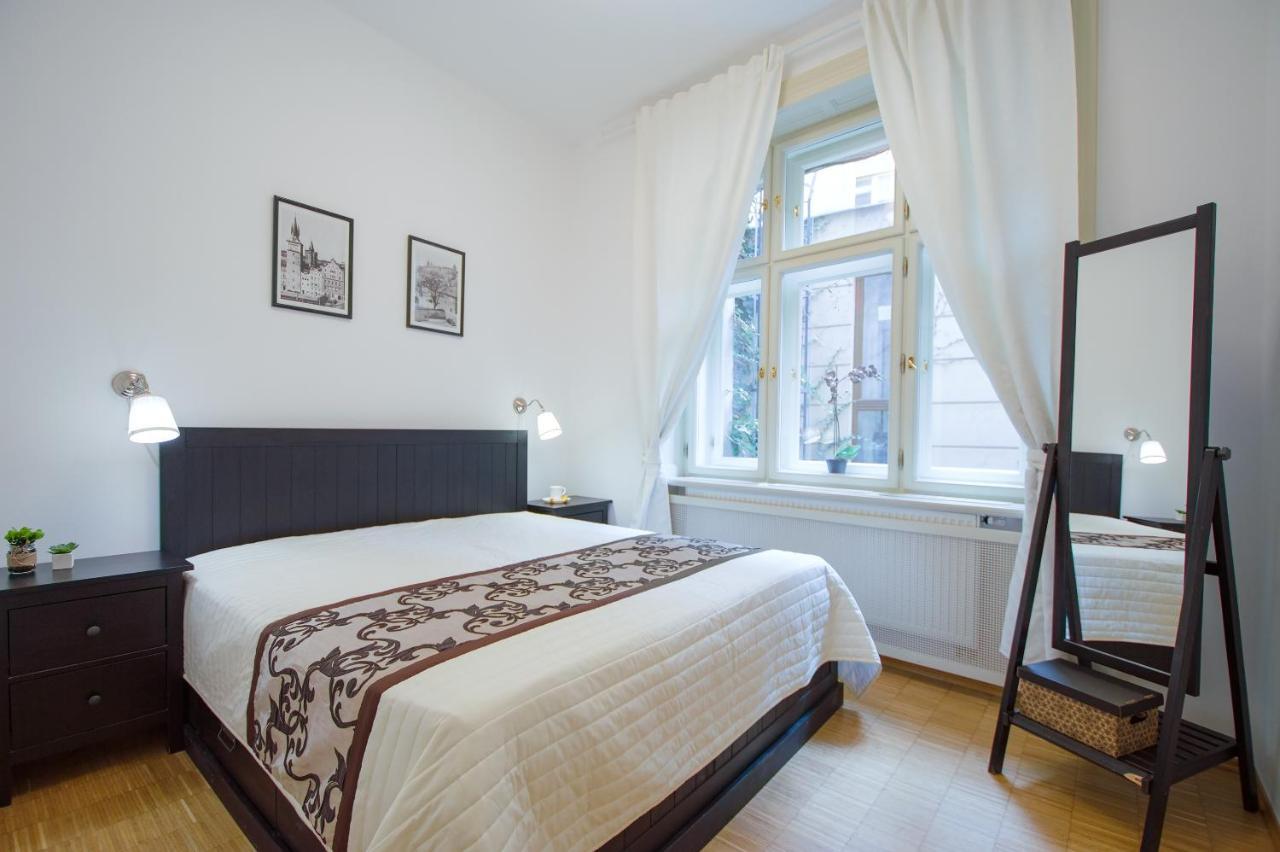 Modern Apartment Charvatova Прага Екстериор снимка