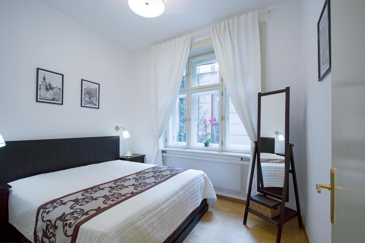 Modern Apartment Charvatova Прага Екстериор снимка
